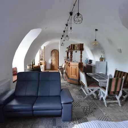 Apartament The Wine Cellar In The Old Gemeinde House *