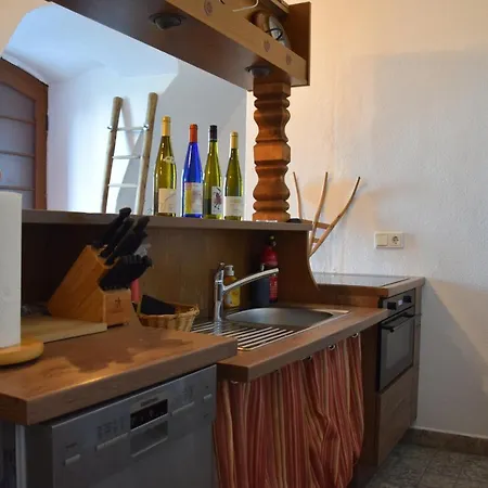 Apartament The Wine Cellar In The Old Gemeinde House